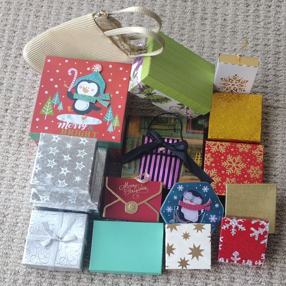 17 Festive Gift Box Collection